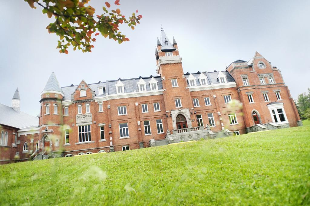 Bishop'S University Hotel Sherbrooke Exterior photo