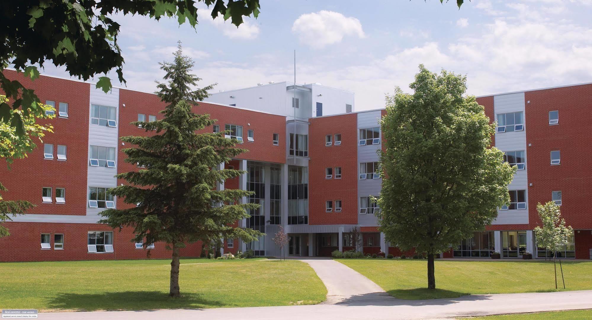 Bishop'S University Hotel Sherbrooke Exterior photo